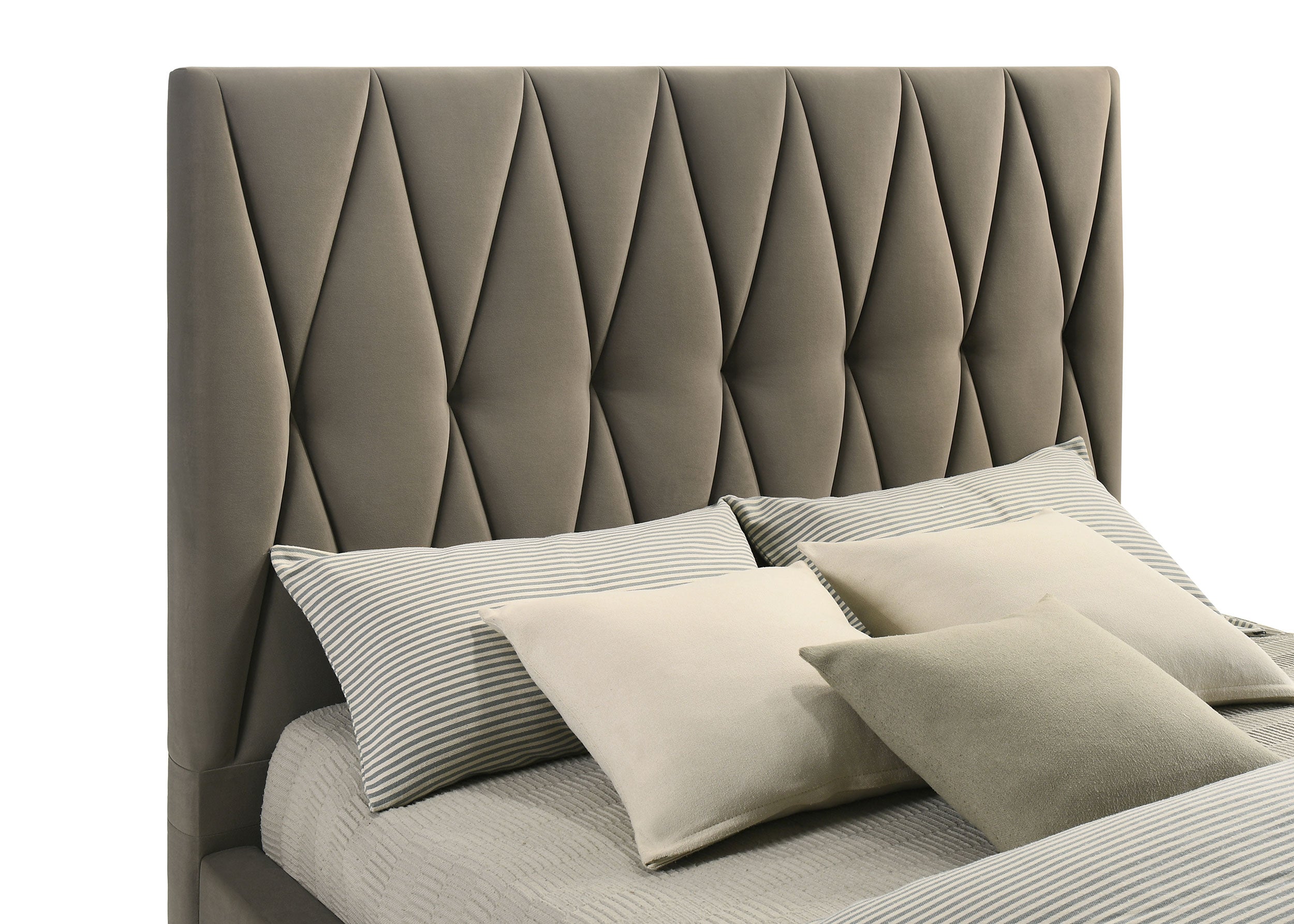 Delsea Panel Platform Bed - Romeo & Juliet Furniture (Warren,MI)