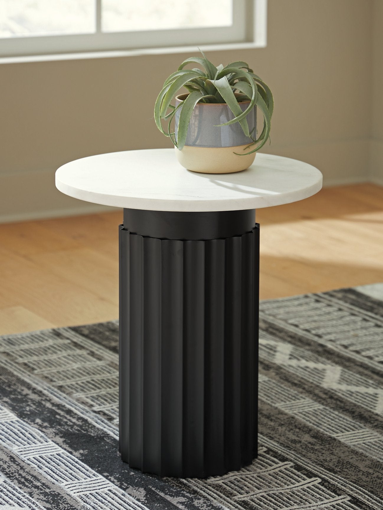 Wainstone Accent Table - Romeo & Juliet Furniture (Warren,MI)