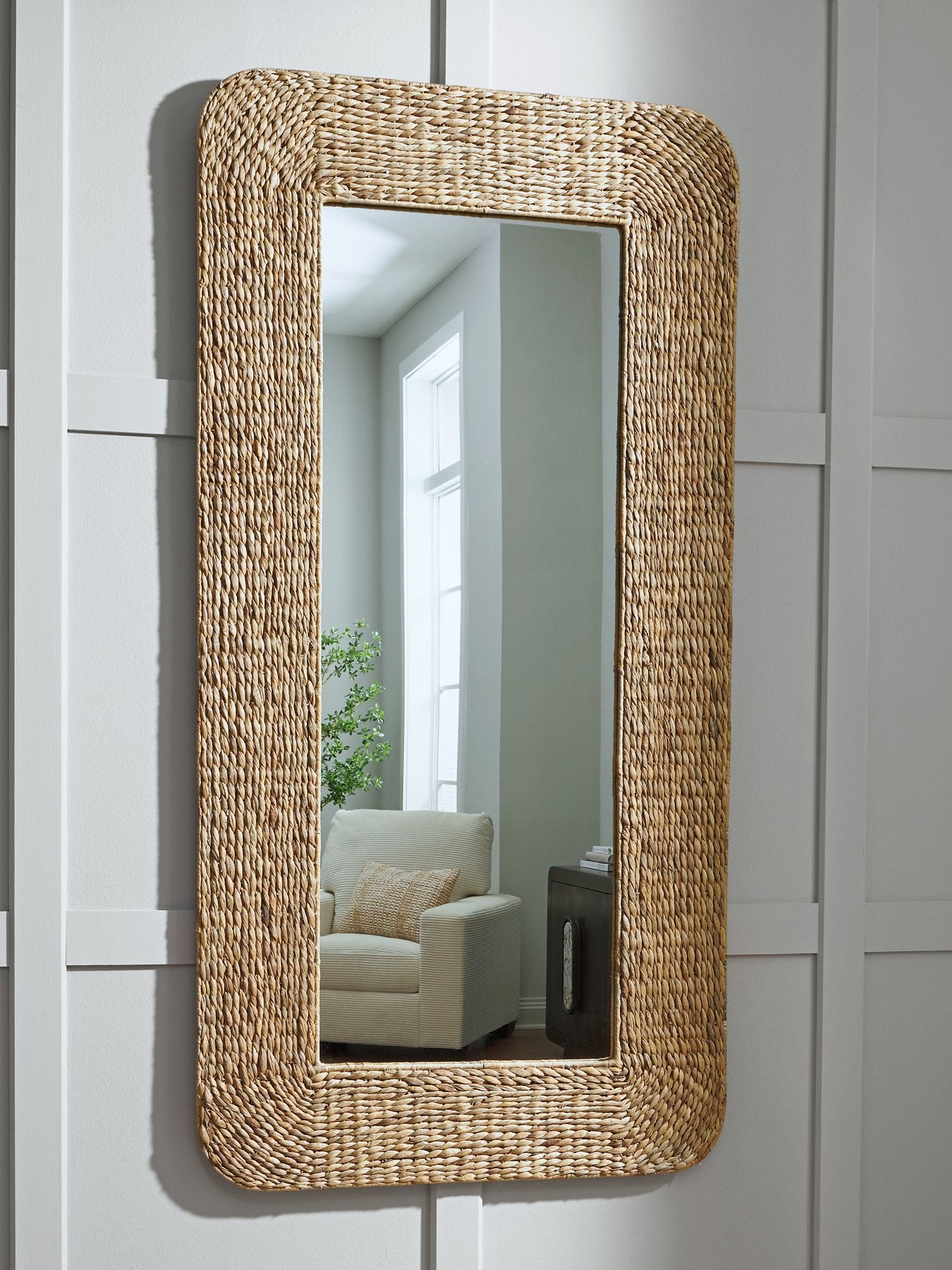 Norigan Floor Mirror - Romeo & Juliet Furniture (Warren,MI)
