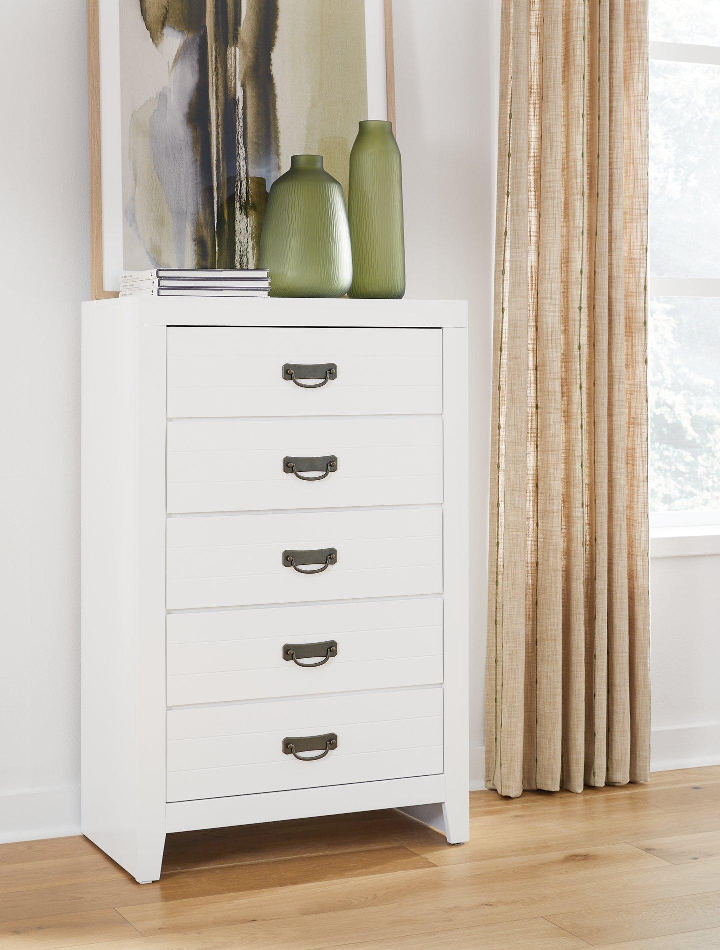 Binterglen Chest of Drawers - Romeo & Juliet Furniture (Warren,MI)