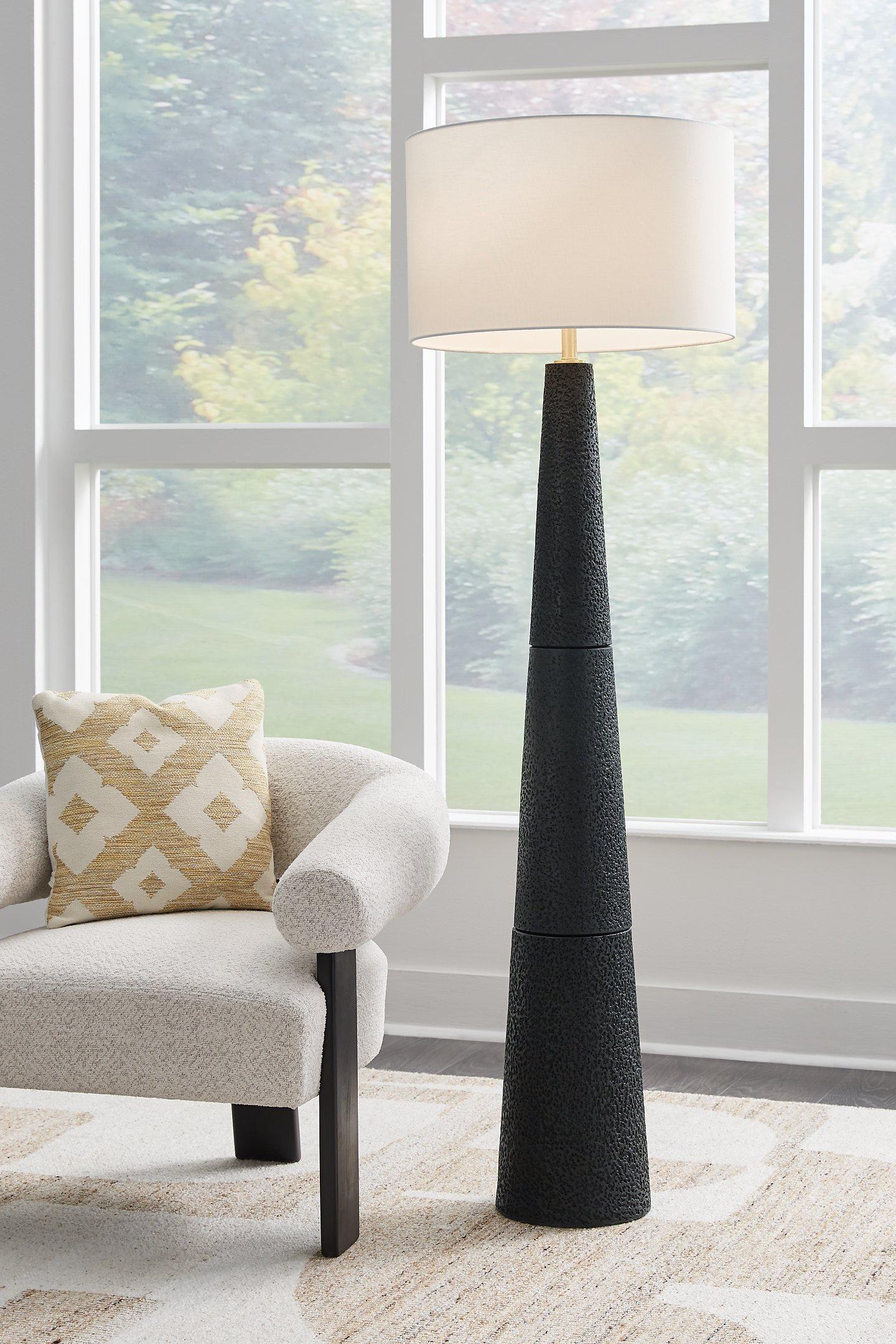 Hallburg Floor Lamp - Romeo & Juliet Furniture (Warren,MI)