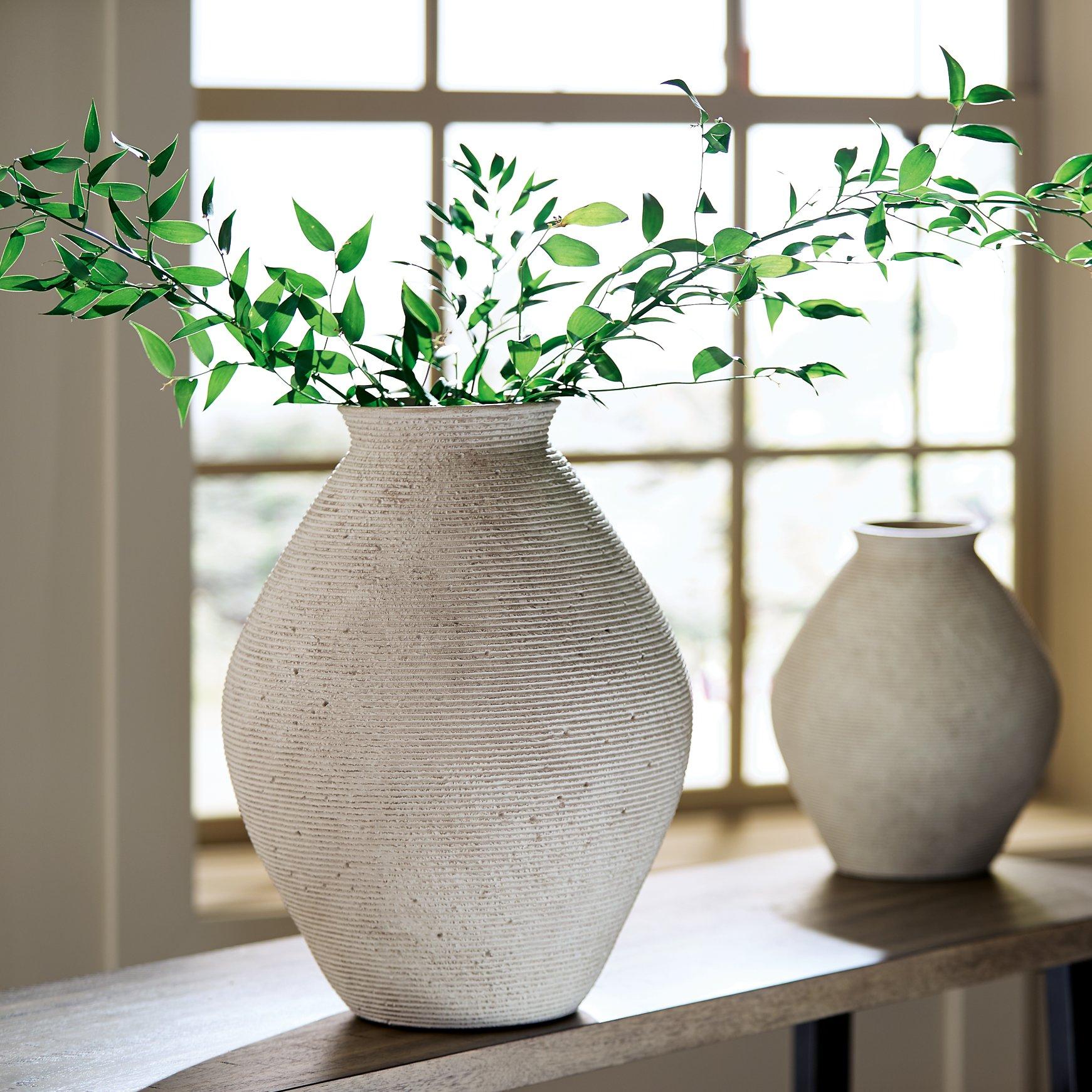 Hannela Vase - Romeo & Juliet Furniture (Warren,MI)