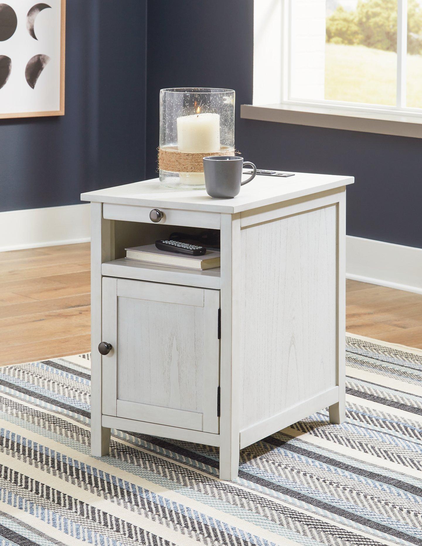 Treytown Chairside End Table - Romeo & Juliet Furniture (Warren,MI)
