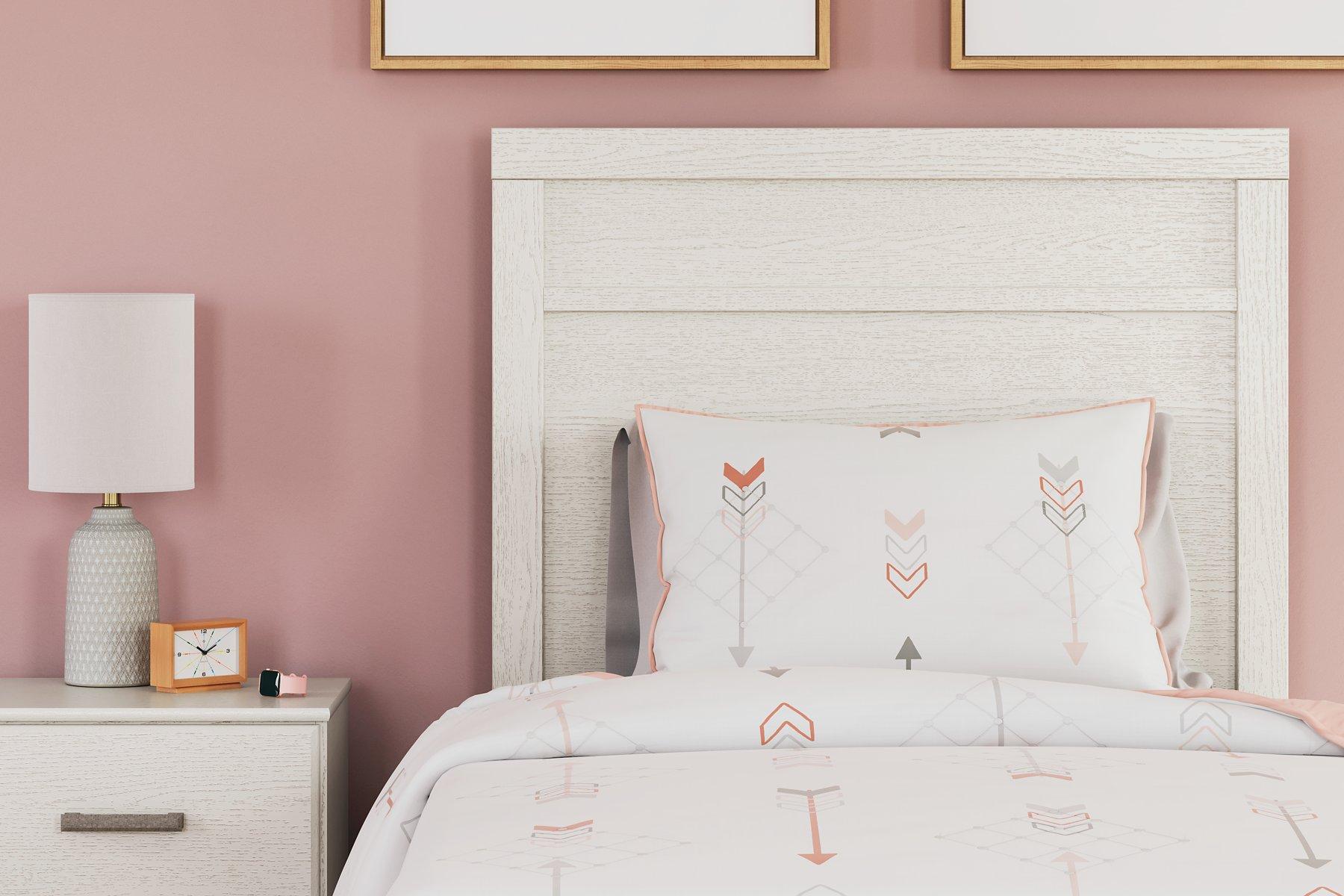 Stelsie Bedroom Set - Romeo & Juliet Furniture (Warren,MI)