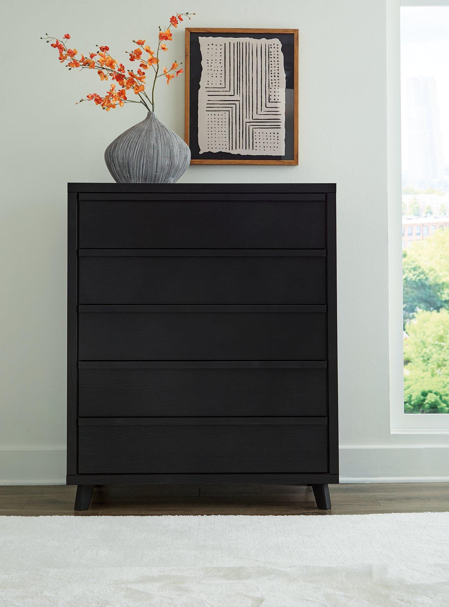 Danziar Wide Chest of Drawers - Romeo & Juliet Furniture (Warren,MI)