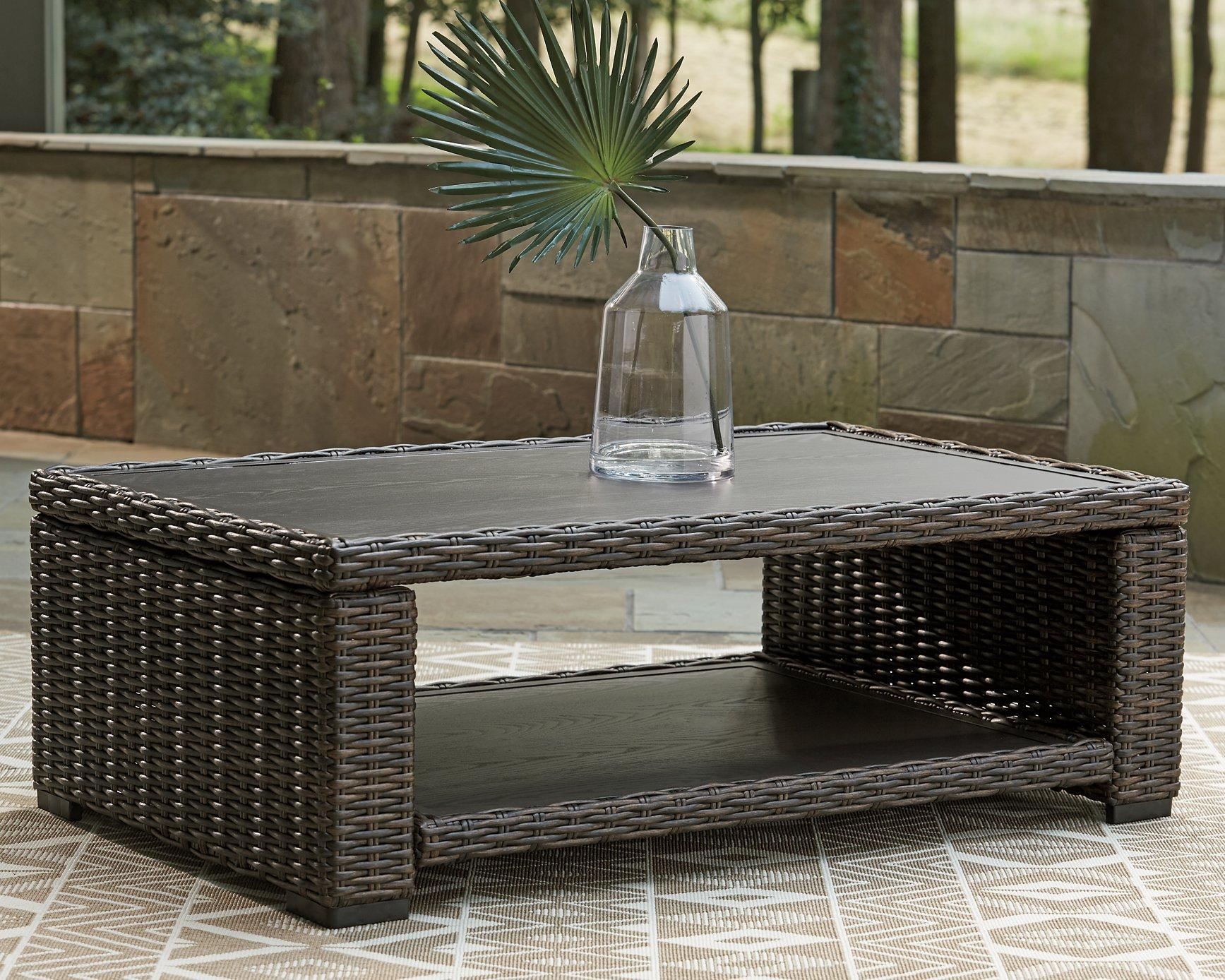 Grasson Lane Coffee Table - Romeo & Juliet Furniture (Warren,MI)