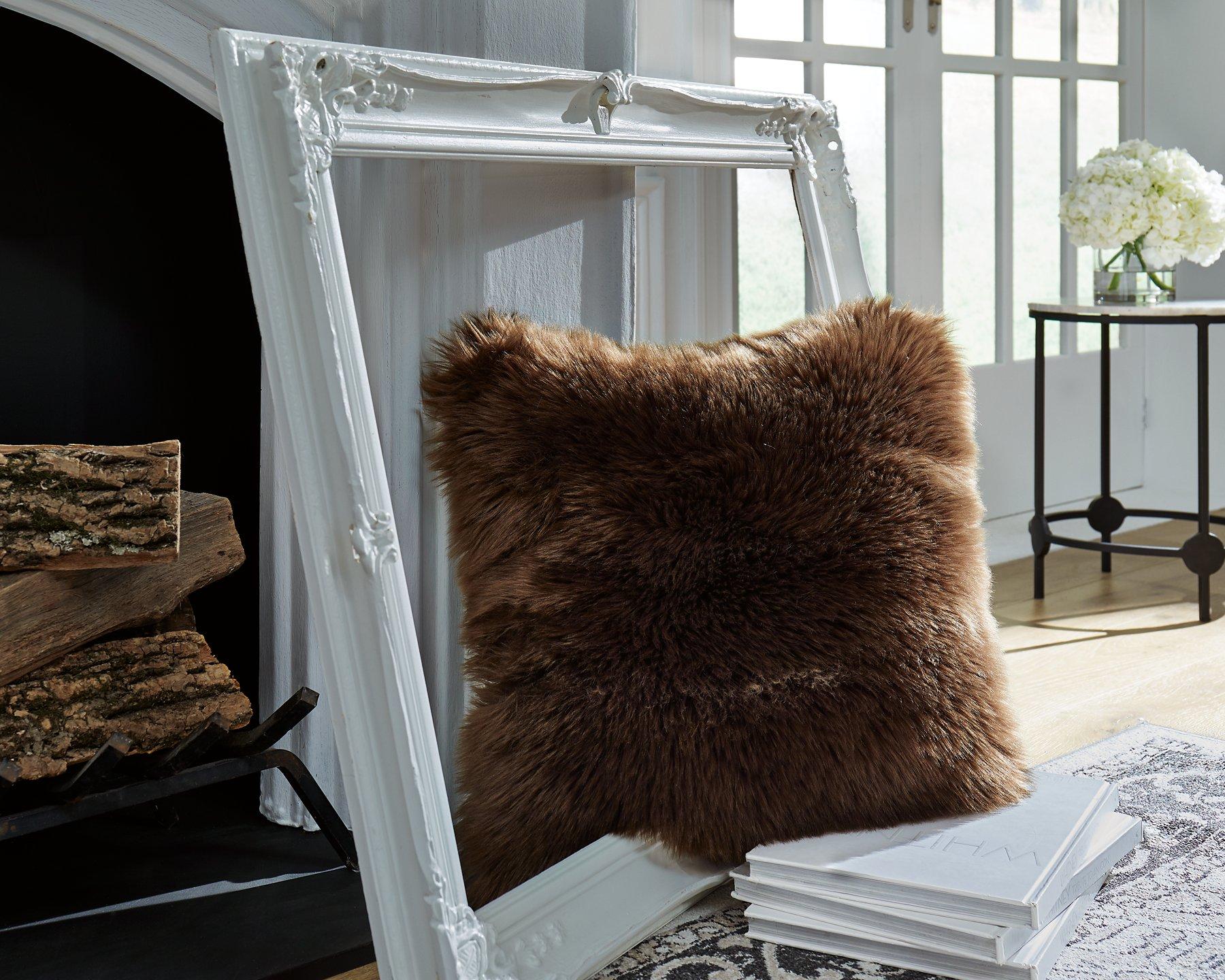 Bellethrone Pillow - Romeo & Juliet Furniture (Warren,MI)