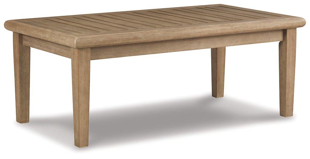 Gerianne Coffee Table - Romeo & Juliet Furniture (Warren,MI)