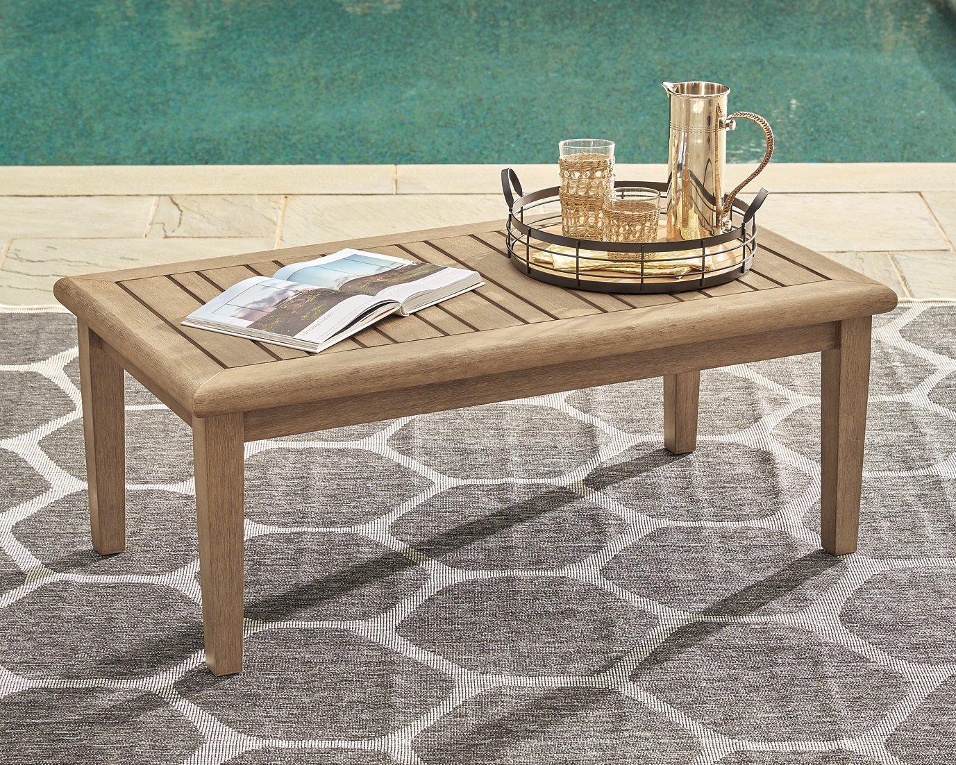 Gerianne Coffee Table - Romeo & Juliet Furniture (Warren,MI)