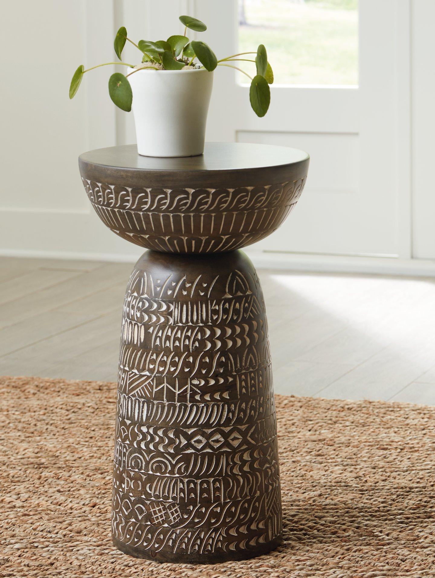 Hadcher Accent Table - Romeo & Juliet Furniture (Warren,MI)
