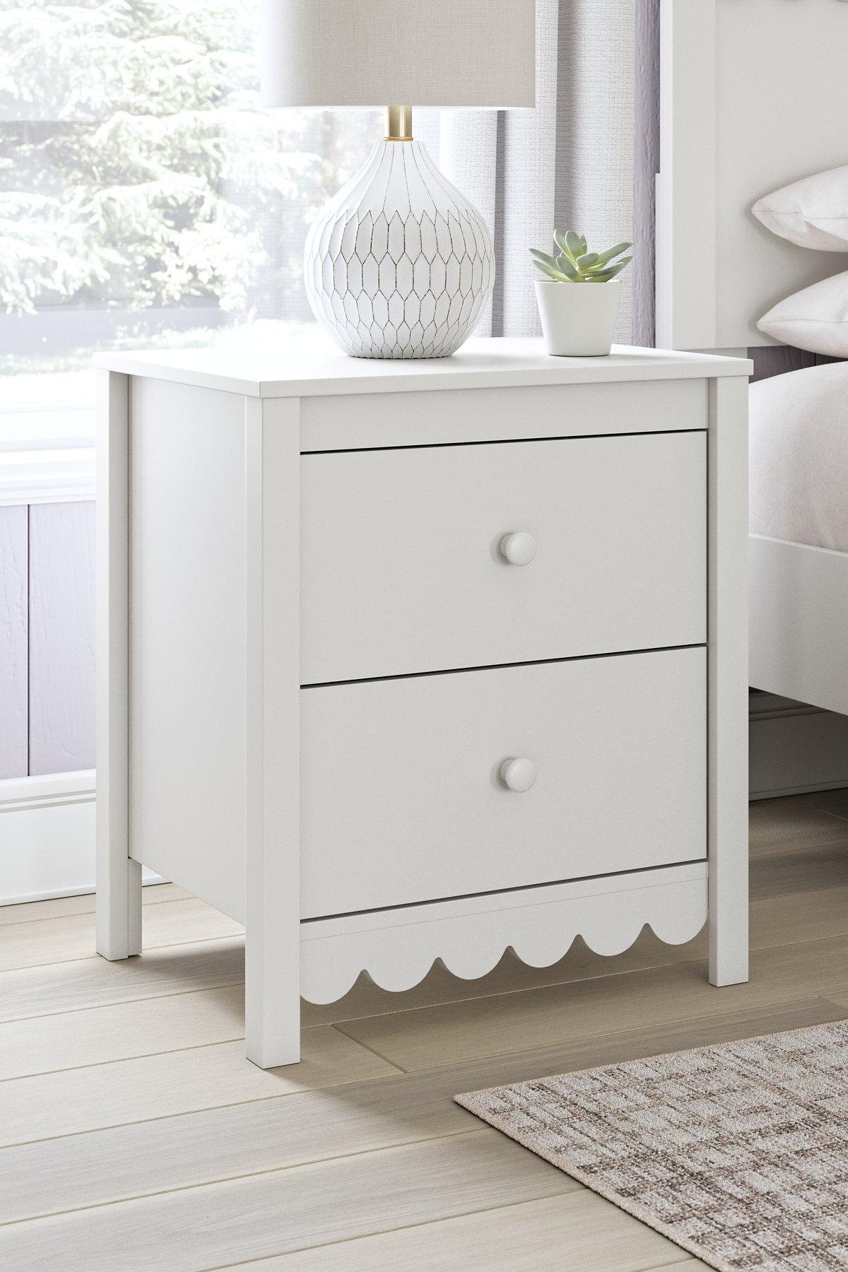 Hallityn Nightstand - Romeo & Juliet Furniture (Warren,MI)