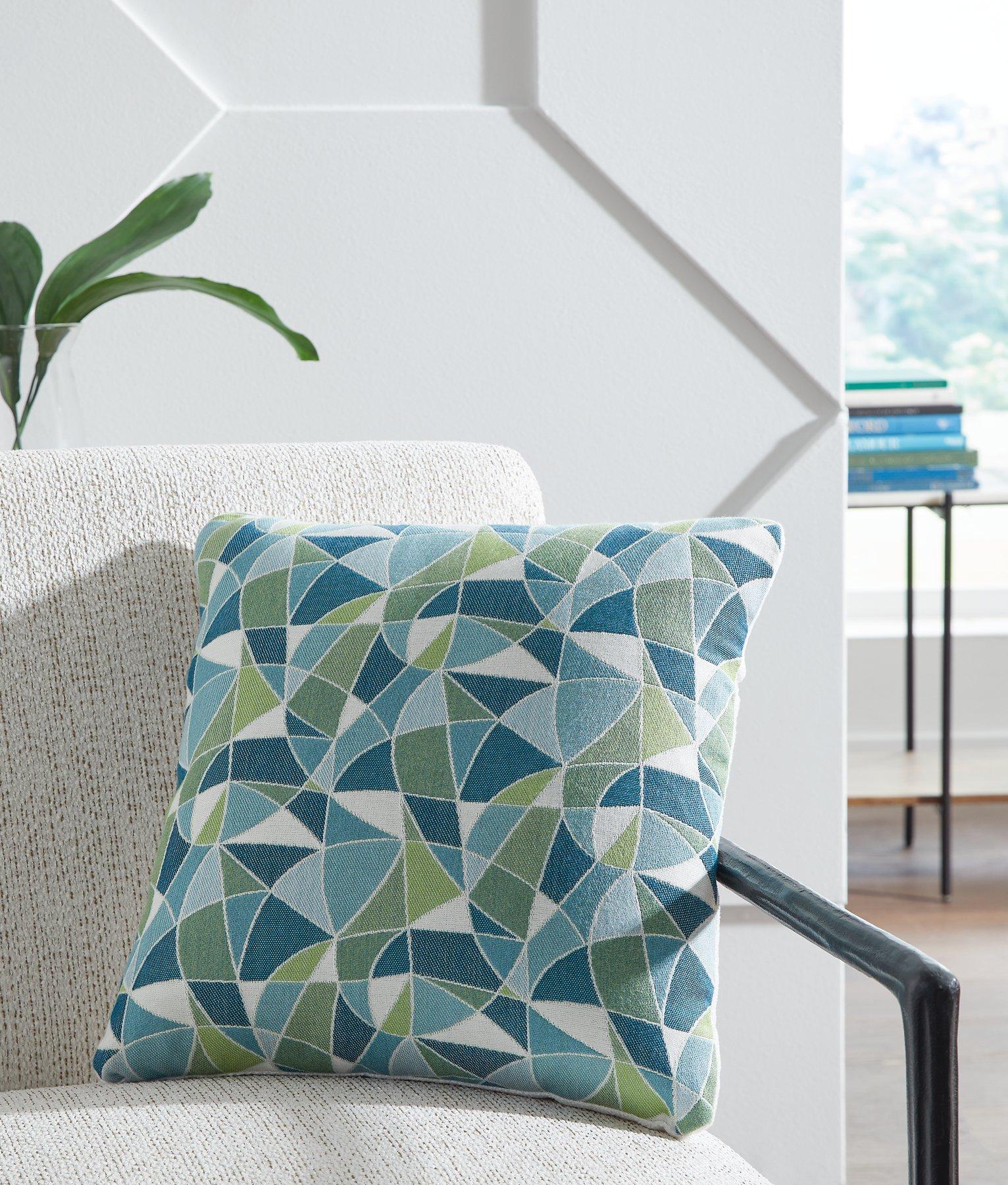 Seanow Next-Gen Nuvella Pillow - Romeo & Juliet Furniture (Warren,MI)