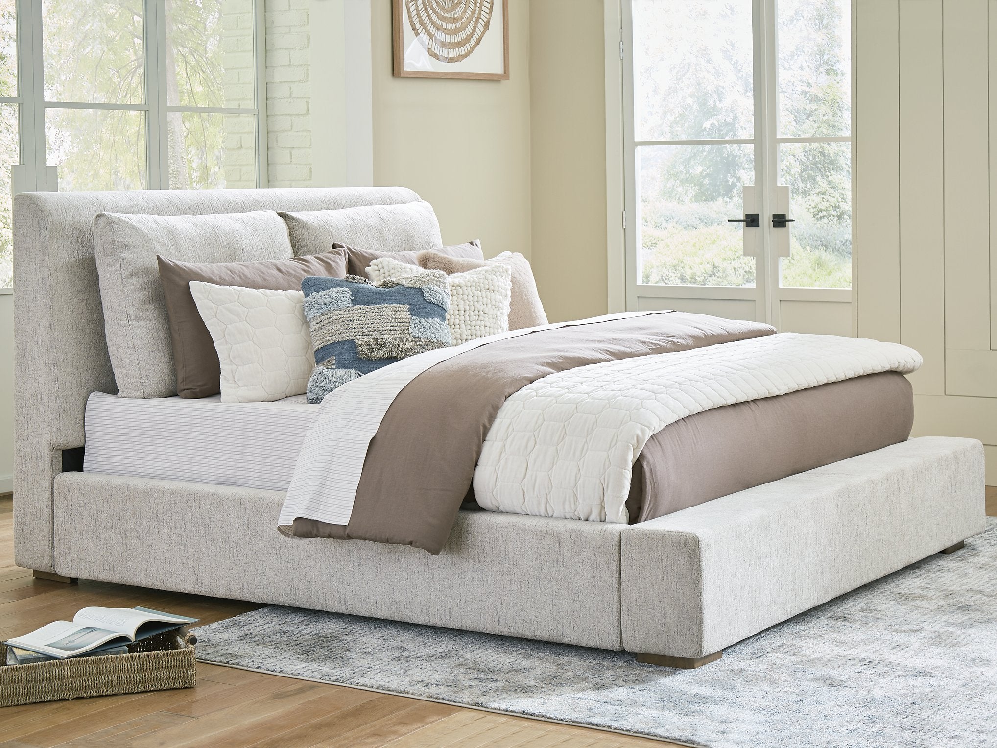 Cabalynn Upholstered Bed - Romeo & Juliet Furniture (Warren,MI)