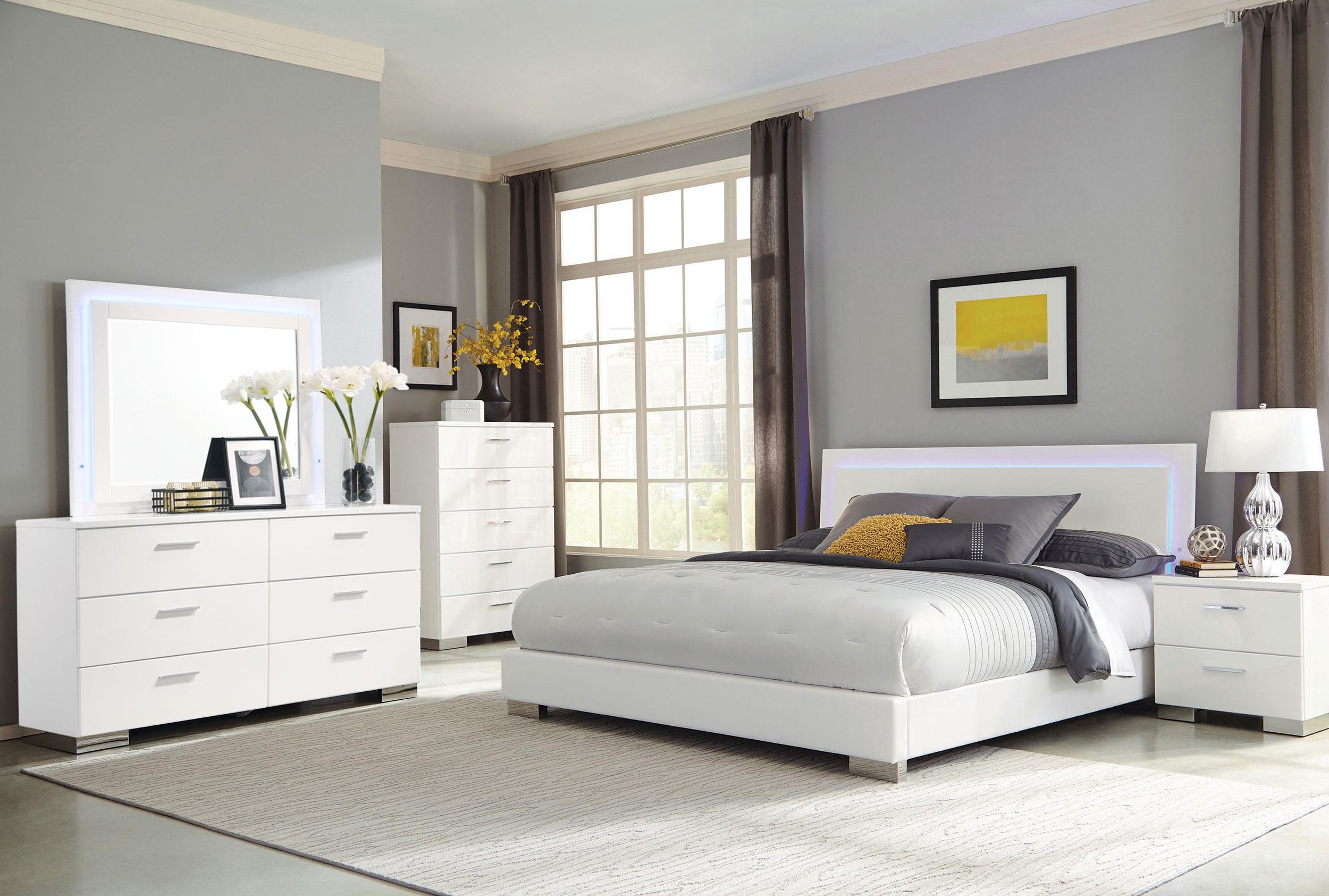 Felicity Dresser with LED Mirror