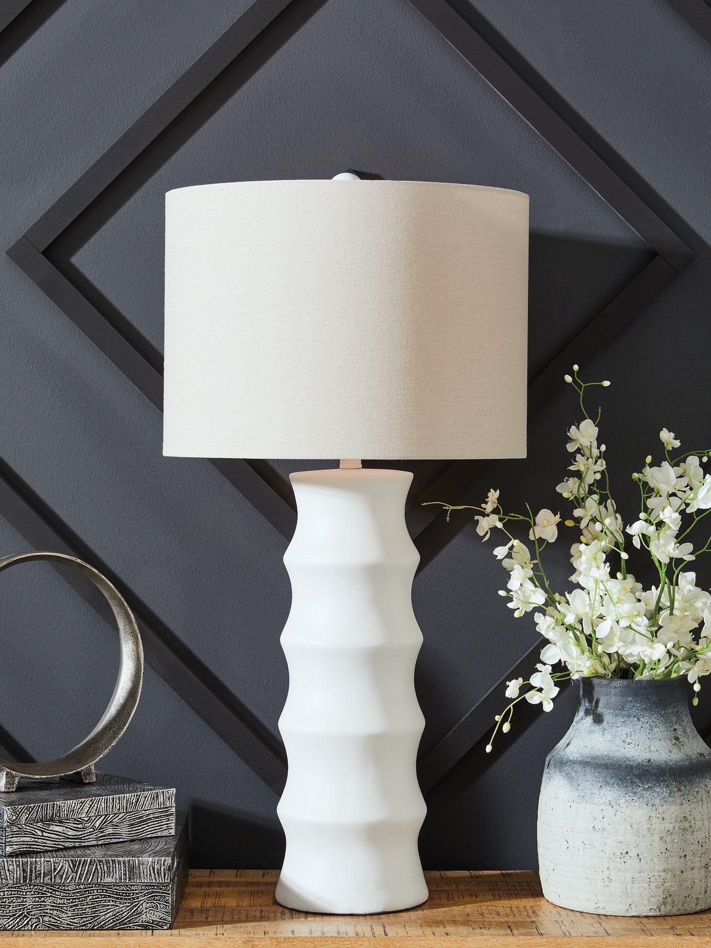 Veraleigh Table Lamp - Romeo & Juliet Furniture (Warren,MI)