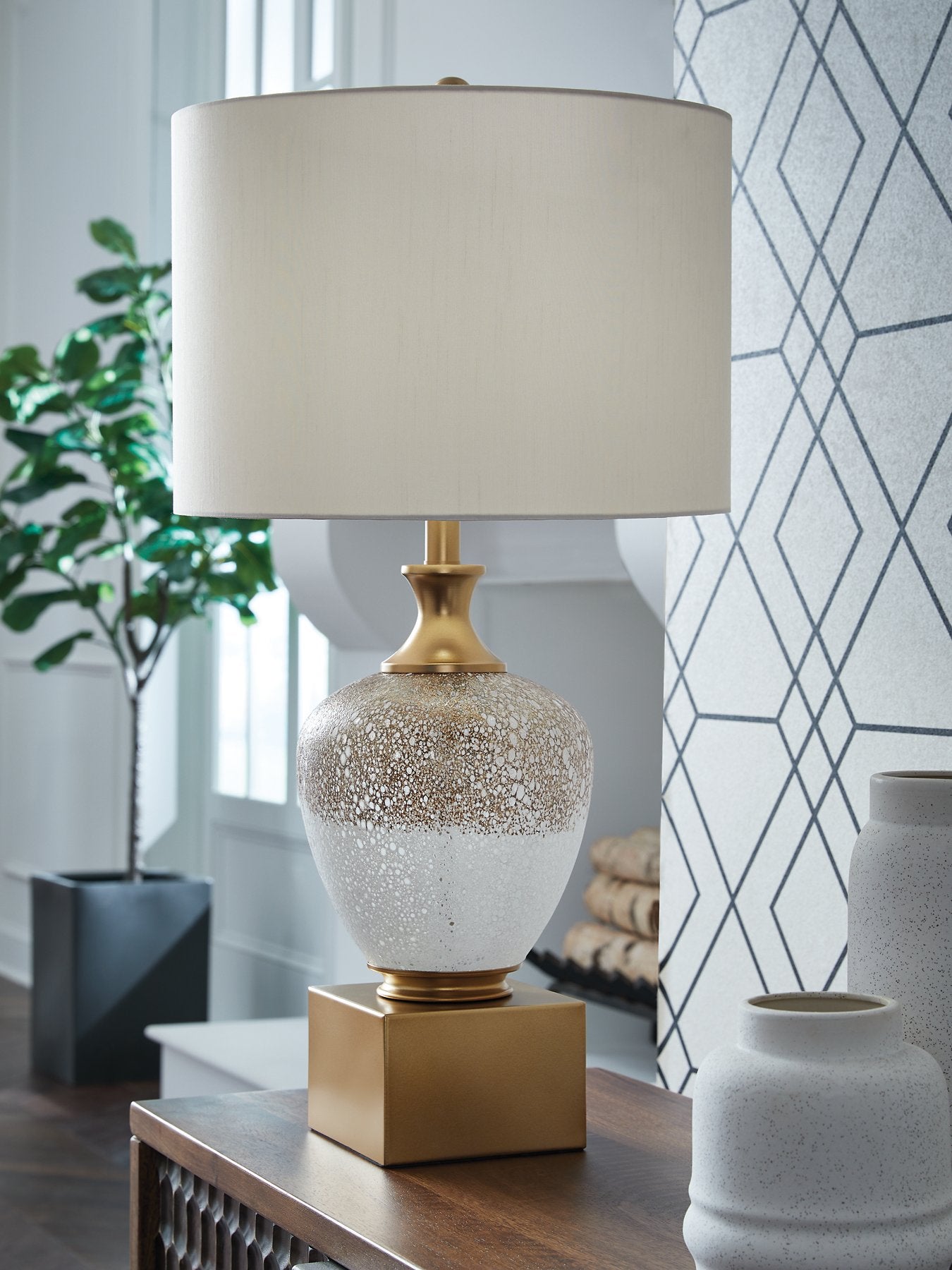 Tavisburg Table Lamp - Romeo & Juliet Furniture (Warren,MI)