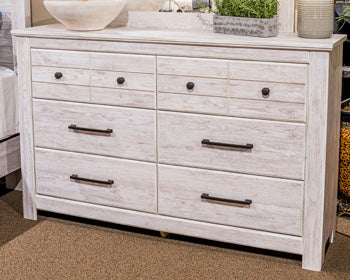 Makidern Dresser and Mirror - Romeo & Juliet Furniture (Warren,MI)