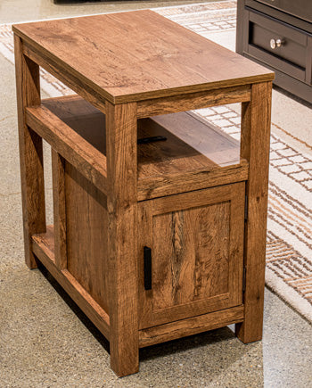 Fendenmore Chairside End Table - Romeo & Juliet Furniture (Warren,MI)