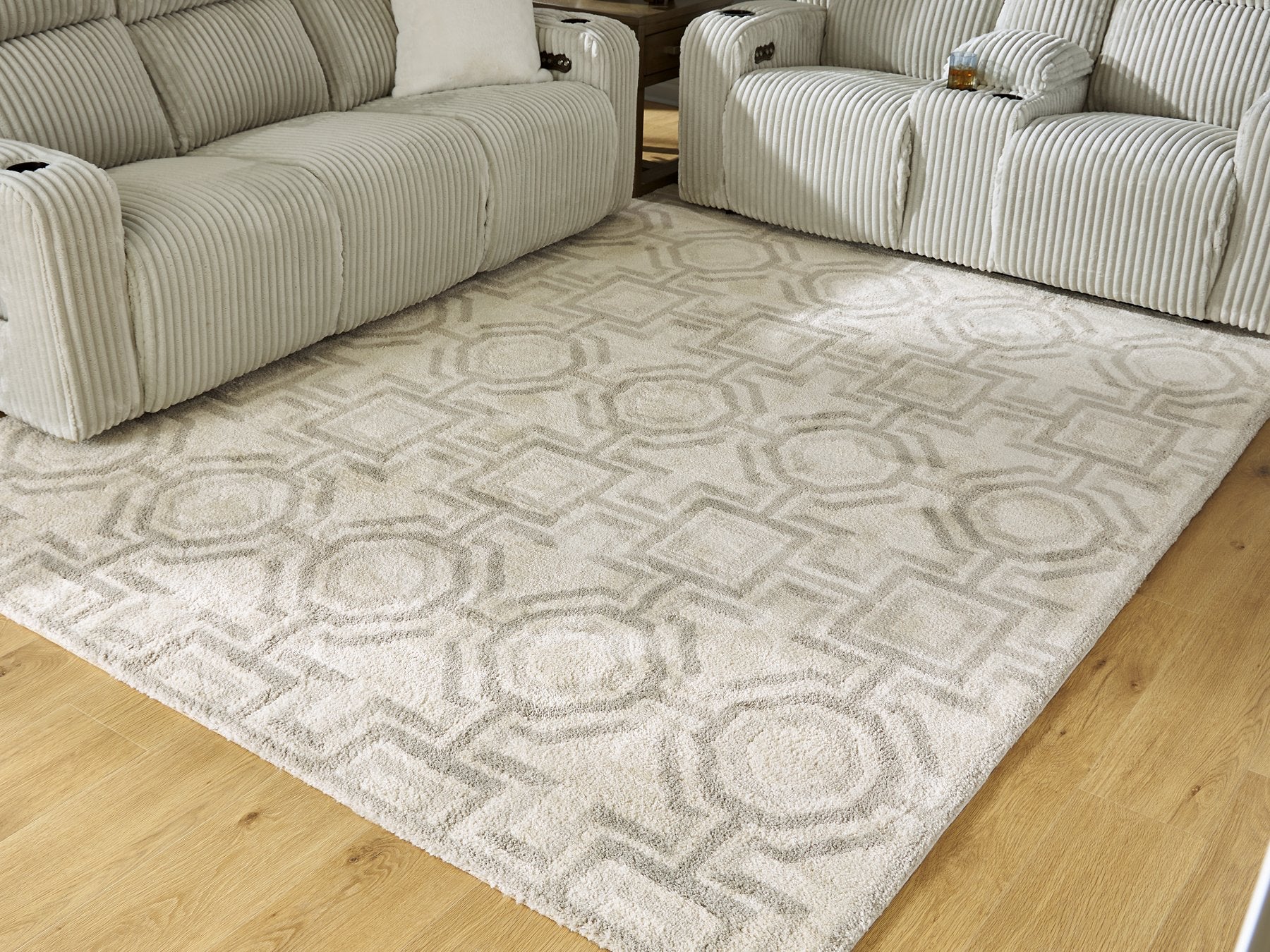 Maconville Large Rug - Romeo & Juliet Furniture (Warren,MI)