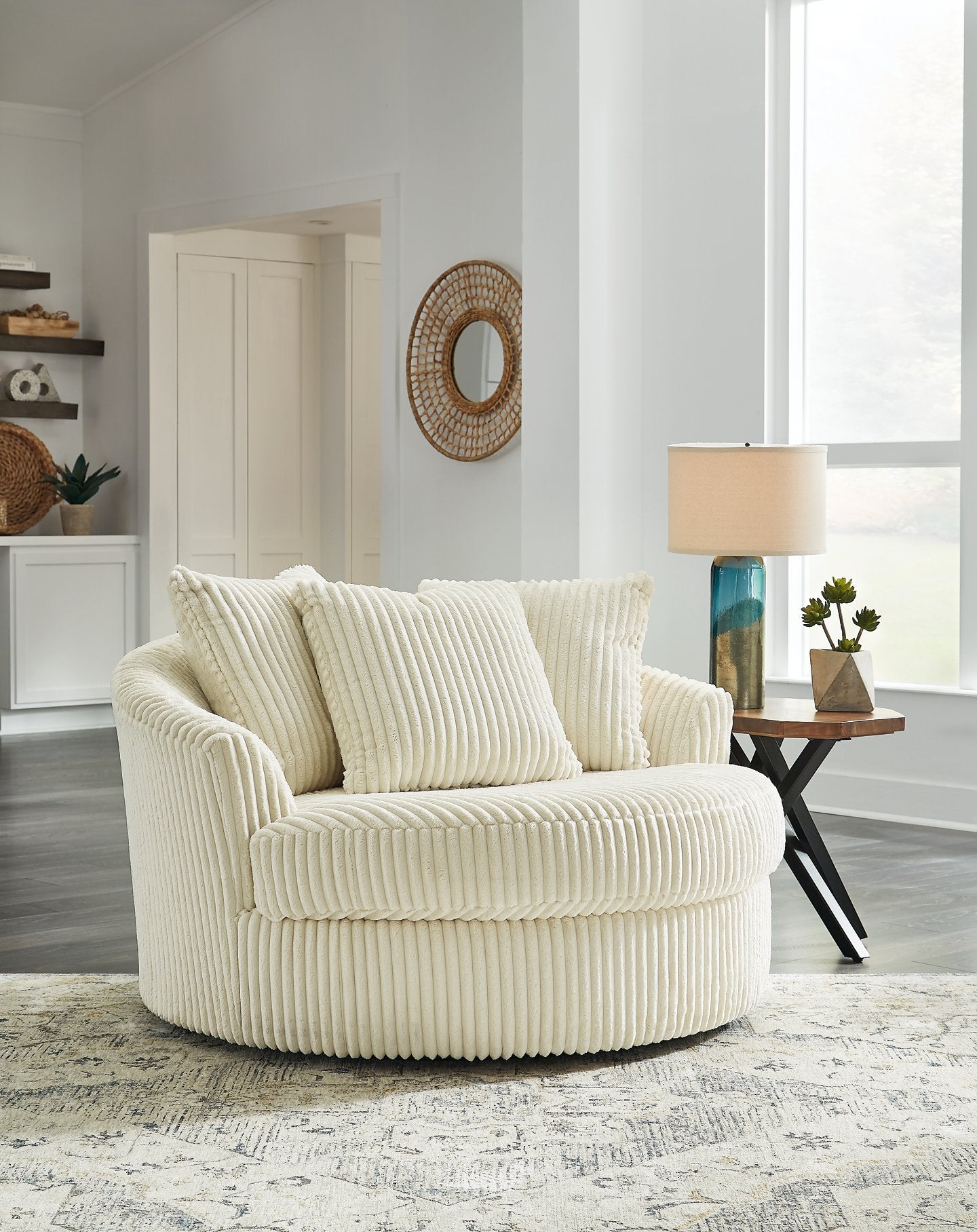 Lindyn Oversized Swivel Accent Chair - Romeo & Juliet Furniture (Warren,MI)
