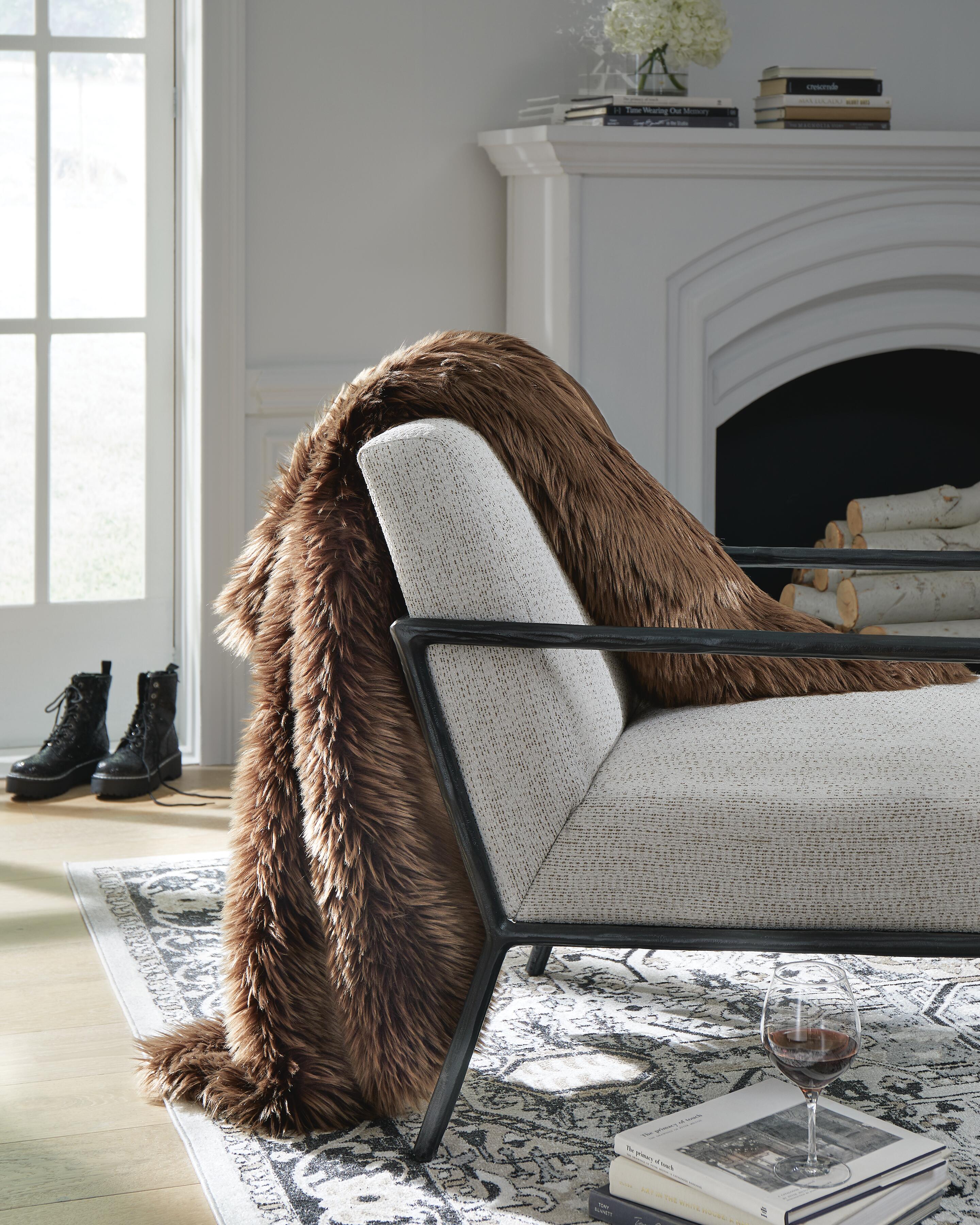 Bellethrone Throw - Romeo & Juliet Furniture (Warren,MI)