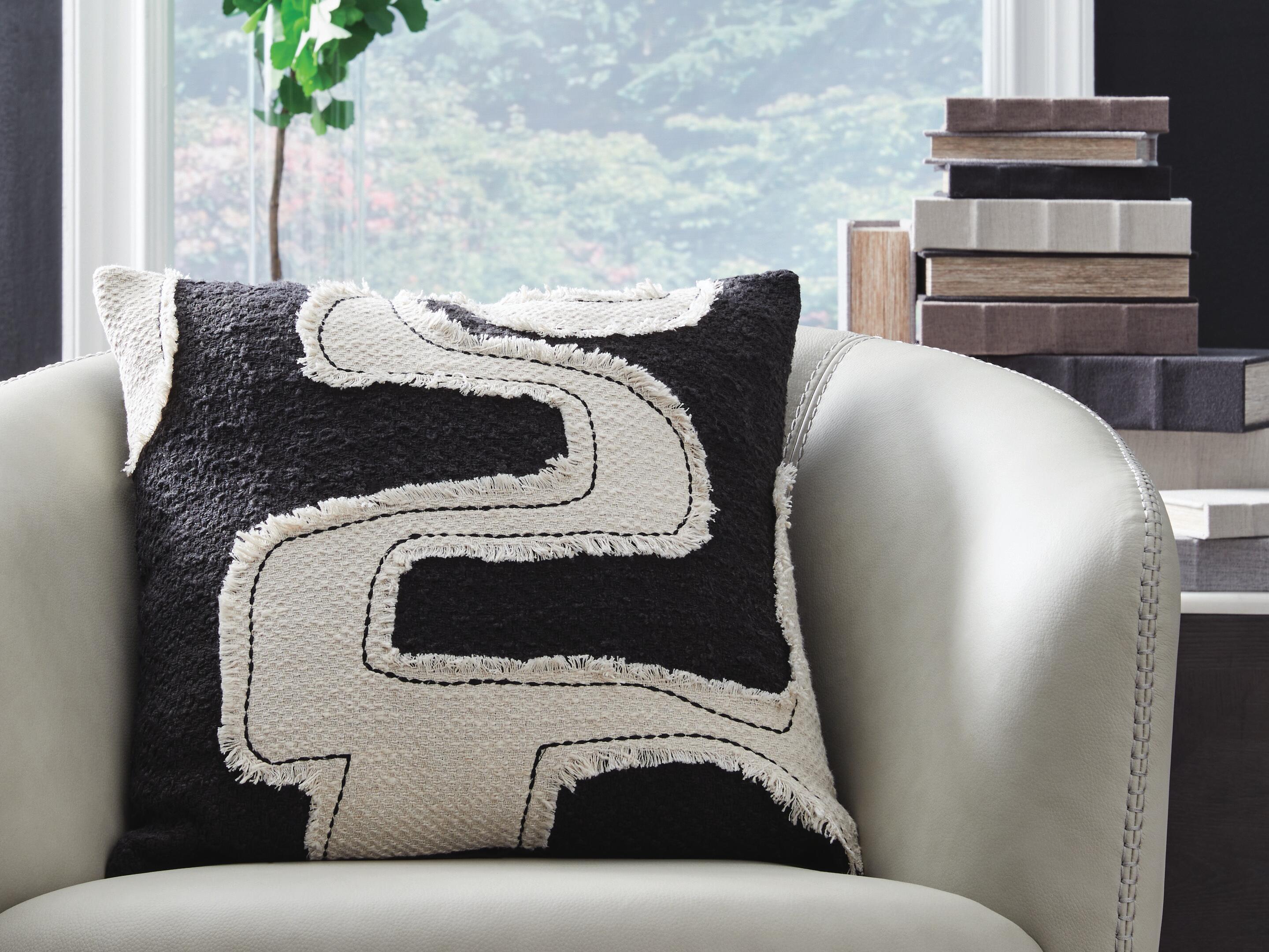 Veerbank Pillow (Set of 4)
