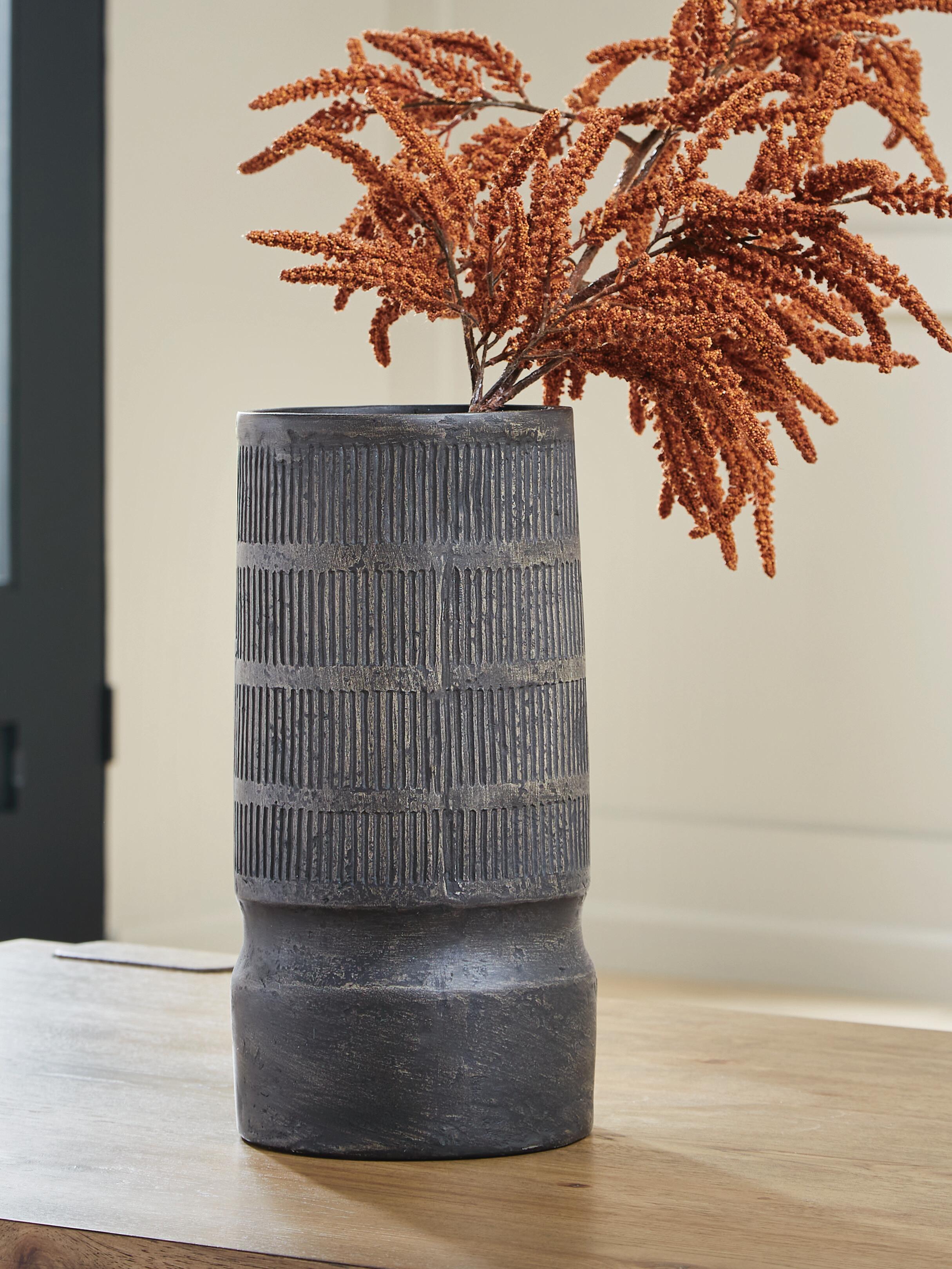 Beninworth Vase - Romeo & Juliet Furniture (Warren,MI)