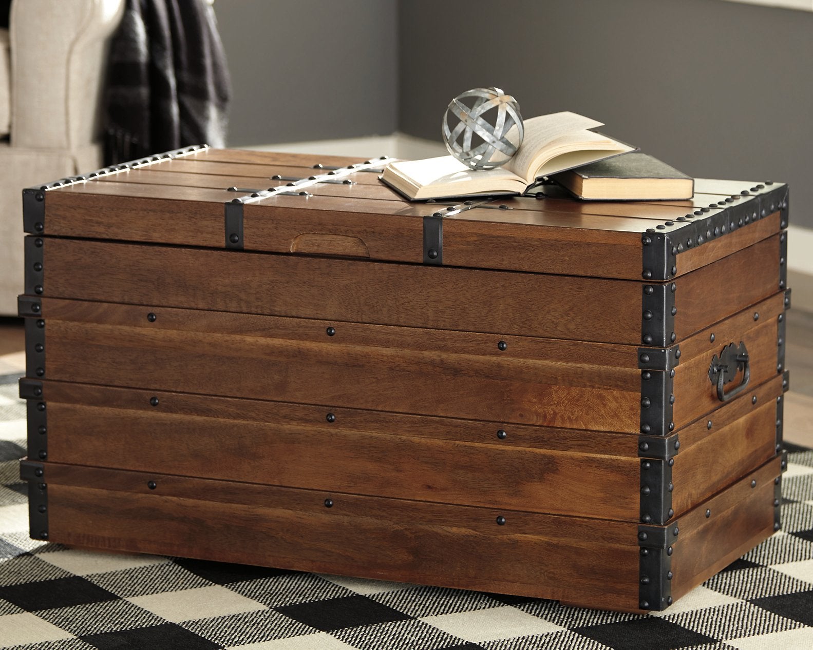 Kettleby Storage Trunk - Romeo & Juliet Furniture (Warren,MI)