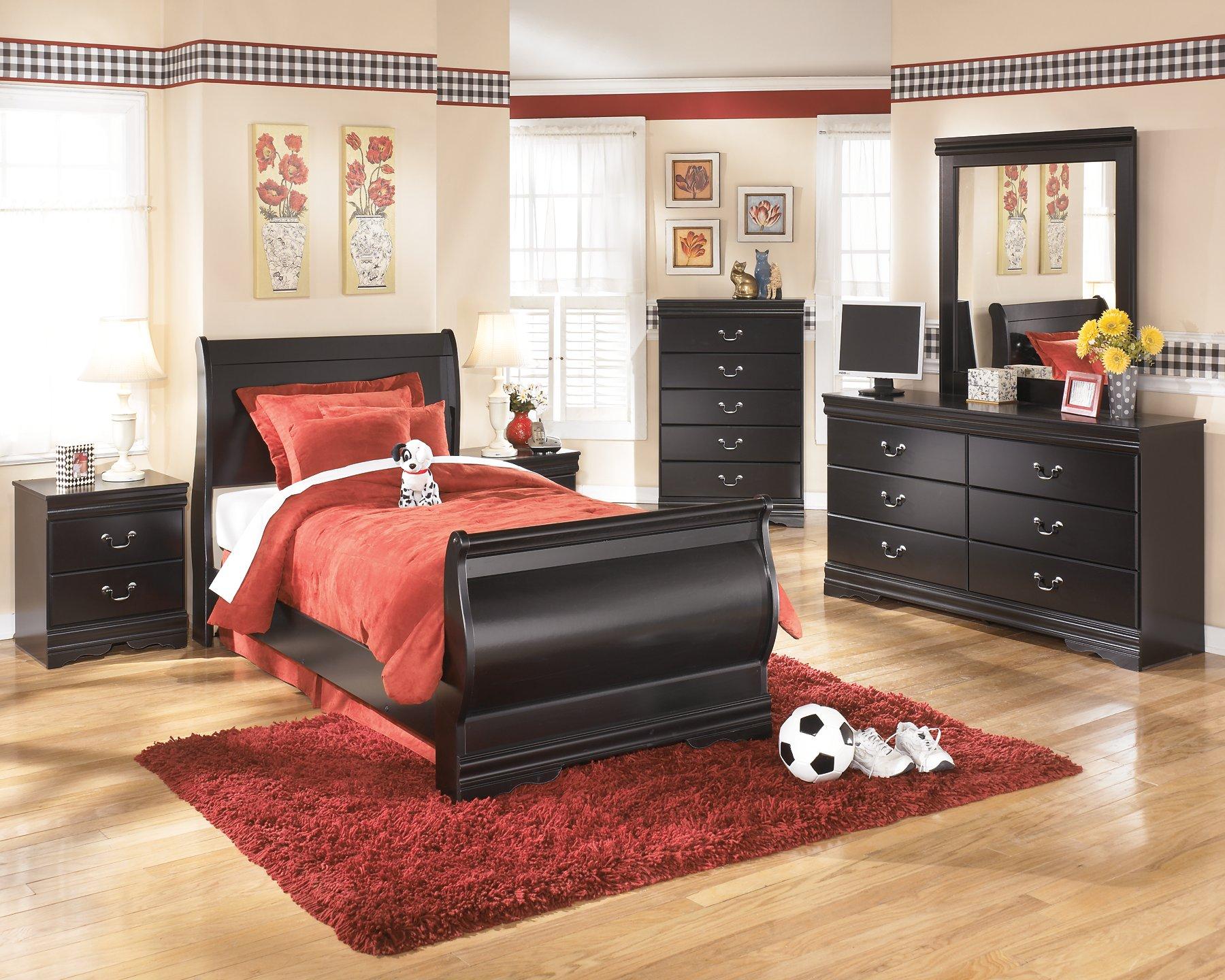 Huey Vineyard Dresser and Mirror - Romeo & Juliet Furniture (Warren,MI)
