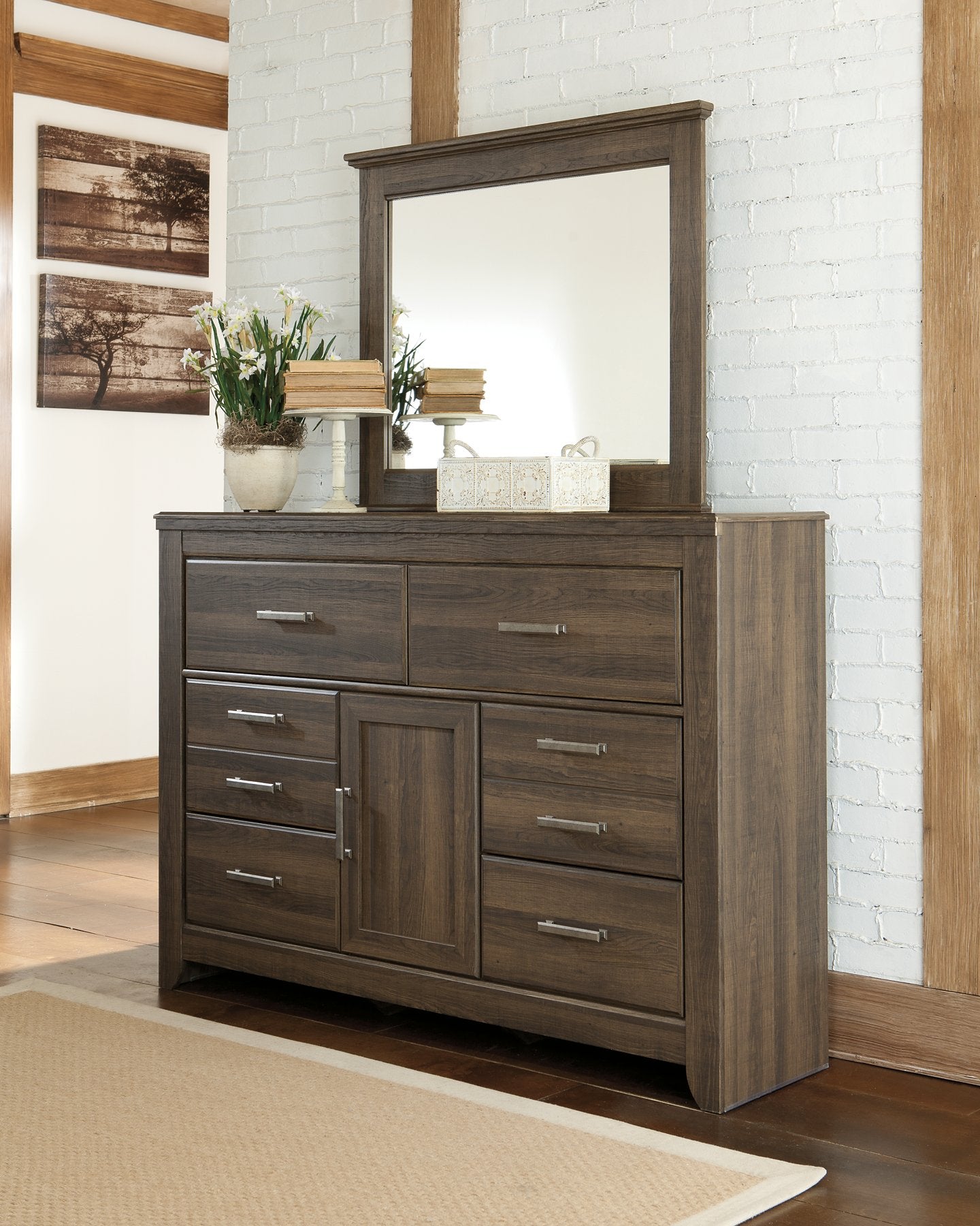 Juararo Dresser and Mirror - Romeo & Juliet Furniture (Warren,MI)