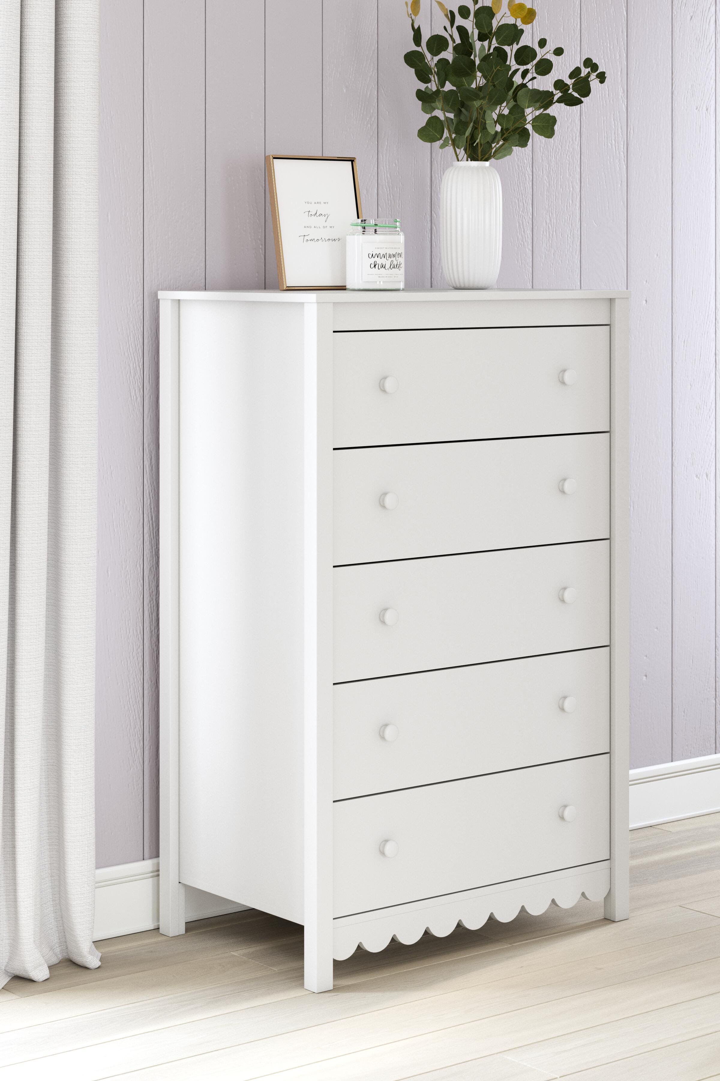 Hallityn Chest of Drawers - Romeo & Juliet Furniture (Warren,MI)