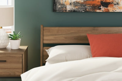 Deanlow Bed - Romeo & Juliet Furniture (Warren,MI)