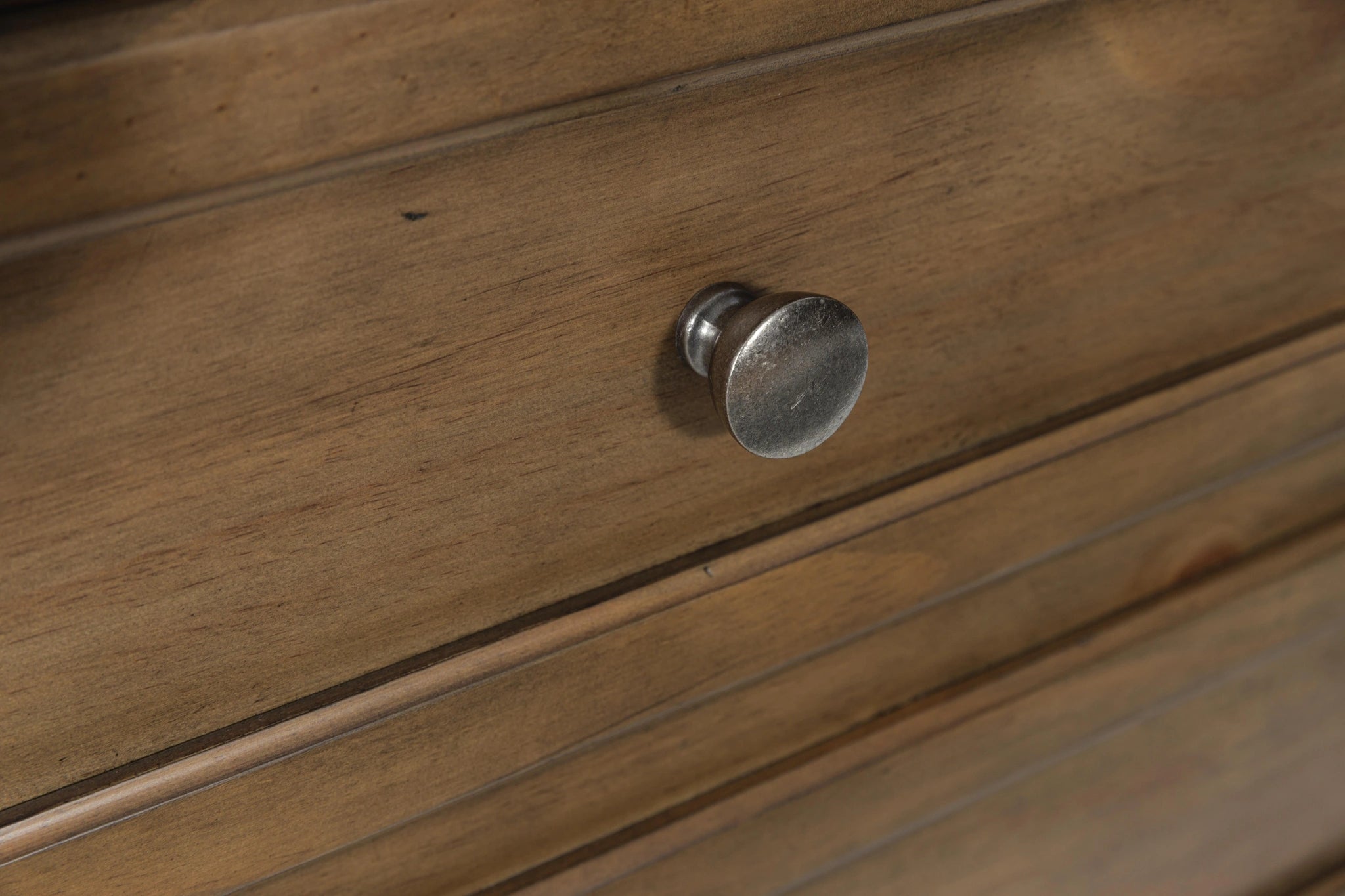 Feddinger Dresser